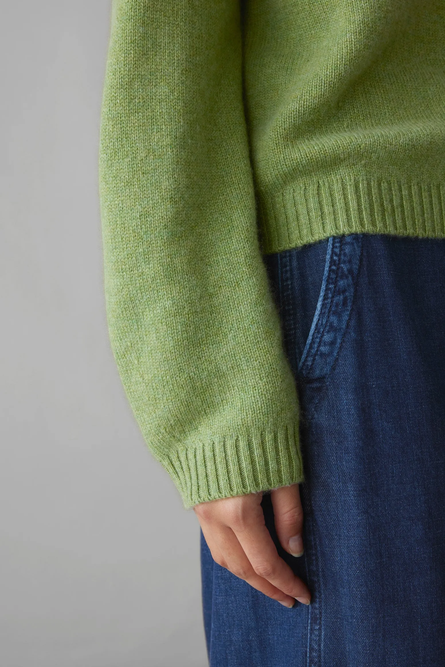 Eden Wool Cashmere Raglan Cardigan | Pea Shoot